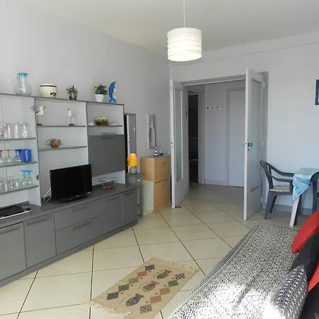 Apartment T2 En Bord De Mer Avec Parking Au Lavandou - Fr-1-251-800 Le Lavandou