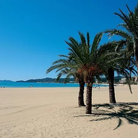 Apartment T2 En Bord De Mer Avec Parking Au Lavandou - Fr-1-251-800 Le Lavandou